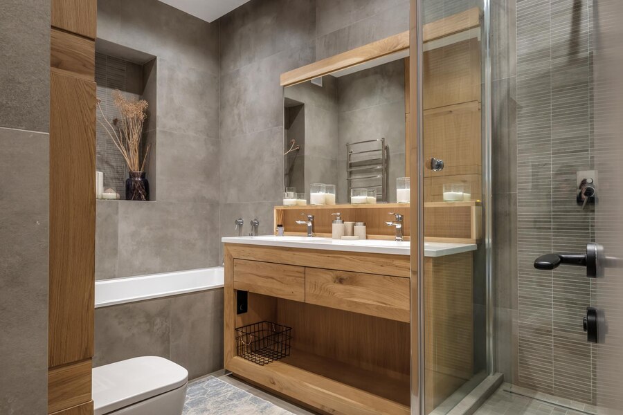Read more about the article Space-Saving Solutions: Maximizing Functionality in Small Modern Bathrooms